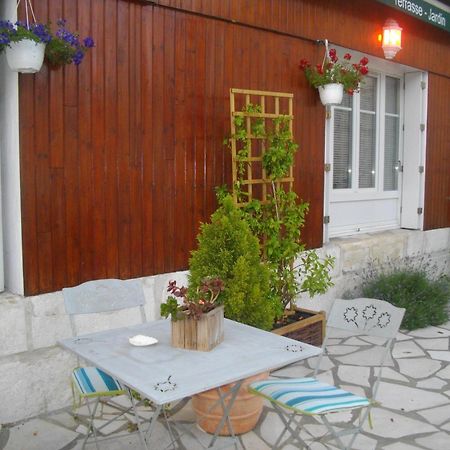 Le Parisien Hotel Saintes Eksteriør billede